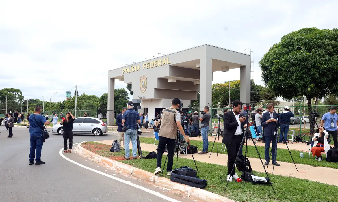 Brasília (DF), 22/11/2025 - Movimentação na Polícia Federal após a prisão do ex-presidente Jair Bolsonaro. Foto: Valter Campanato/Agência Brasil