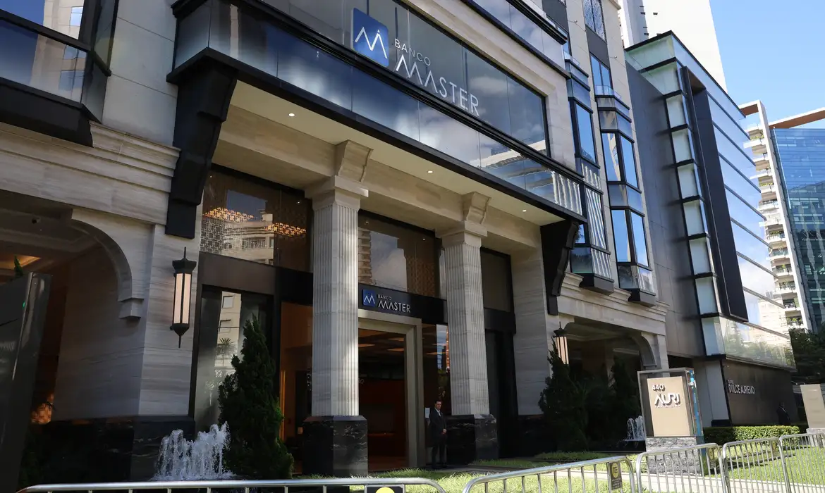 São Paulo (SP), 19/11/2025 - Fachada do Banco Master na rua Elvira Ferraz em Itaim Bibi. Foto: Rovena Rosa/Agência Brasil