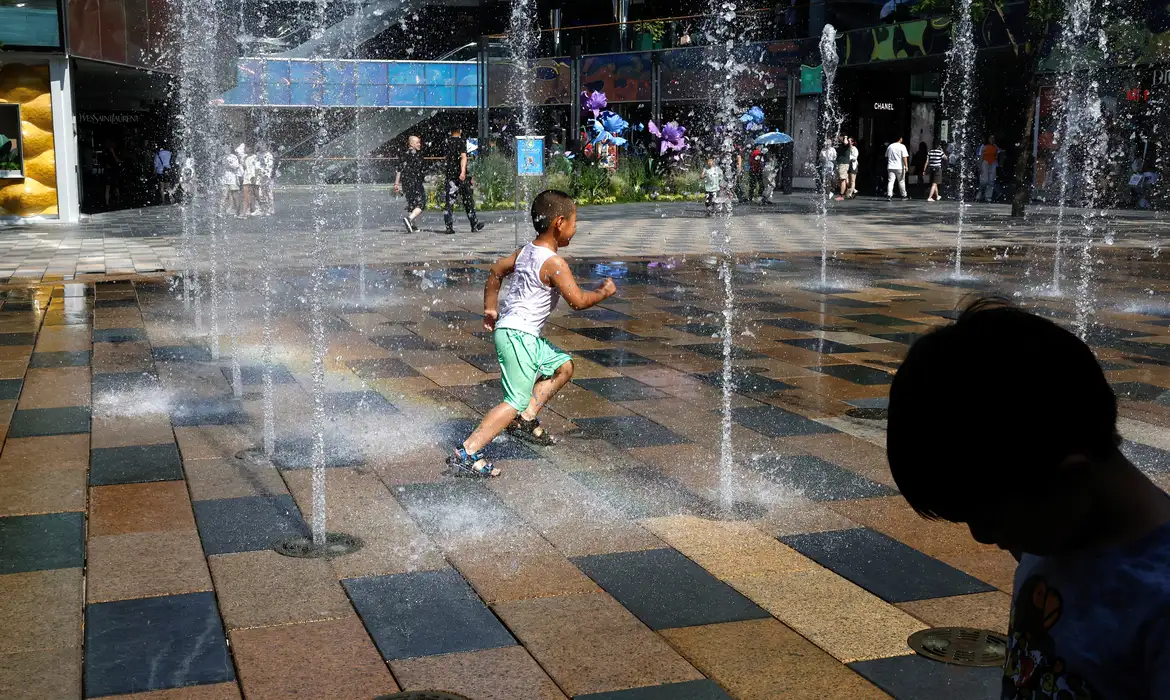 Orange alert for heatwave in Beijing