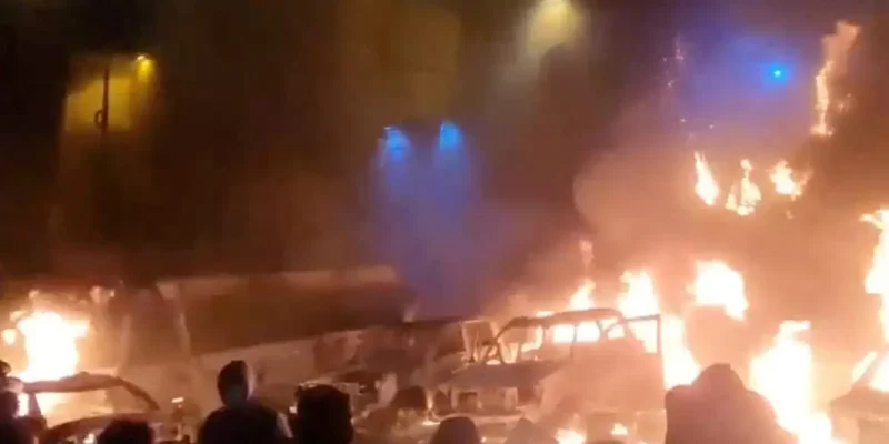Protesters gather as vehicles burn, amid evolving anti-government unrest, in Tehran, Iran, in this screen grab obtained from a social media video released on January 9, 2026. Social Media/via REUTERS  THIS IMAGE HAS BEEN SUPPLIED BY A THIRD PARTY. NO RESALES. NO ARCHIVES. REFILE - QUALITY REPEAT  VERIFICATION: - Buildings, business signage and traffic light matched file and satellite imagery - Date not verified - Witnesses told Reuters protesters gathered in the streets on Thursday (January 8)