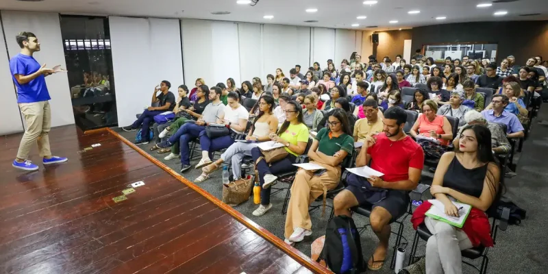 Brasília (DF), 02.05.2024 - Os candidatos do Distrito Federal que farão o Concurso Público Nacional Unificado (CNU) estão aproveitando os últimos dias para revisar o conteúdo. Cerca de 160 pessoas acompanharam o último aulão preparatório promovido pela Biblioteca Nacional de Brasília (BNB). Foto: Joel Rodrigues/Agência Brasília