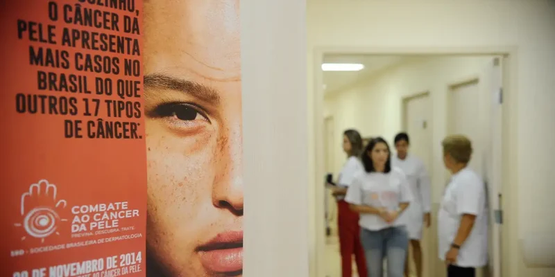 Pacientes são examinados durante campanha do Dia Nacional de Combate ao Câncer de Pele no Hospital Federal de Ipanema.(Fernando Frazão/Agência Brasil)