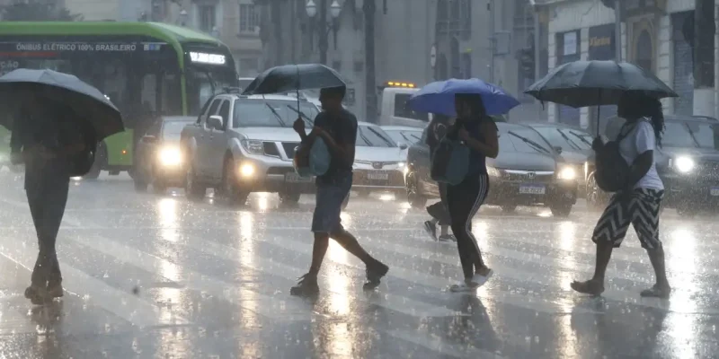 São Paulo (SP), 06/11/2024 - Chuva forte atinge o centro de São Paulo no final da tarde. Foto: Paulo Pinto/Agência Brasil