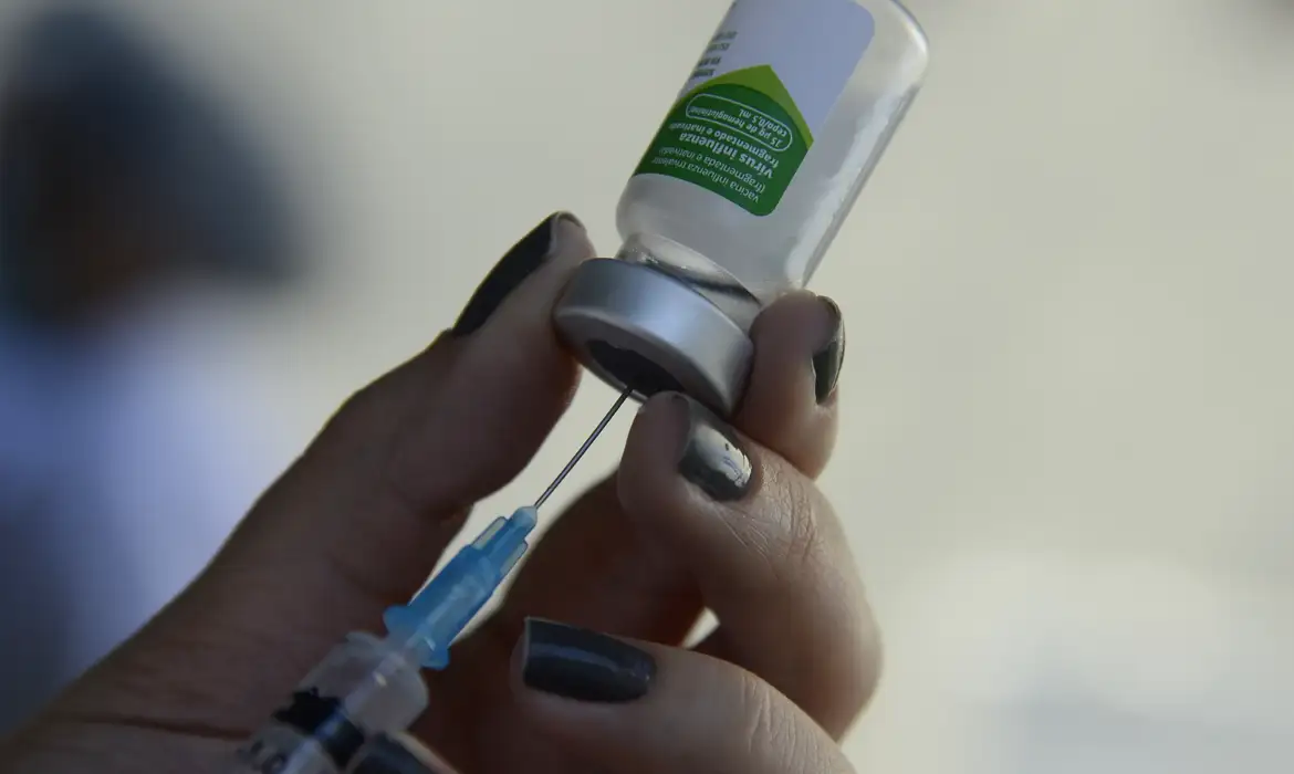Campanha Nacional de Vacinação contra a Gripe, no Rio de Janeiro