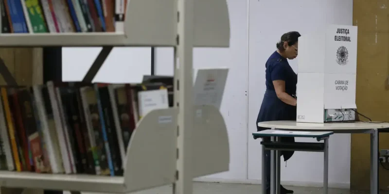 São Paulo (SP), 27/10/2024 - Eleitores comparecem para votação no segundo turno das eleições para prefeito no Escola Estadual Caetano de Campos. Foto: Paulo Pinto/Agência Brasil