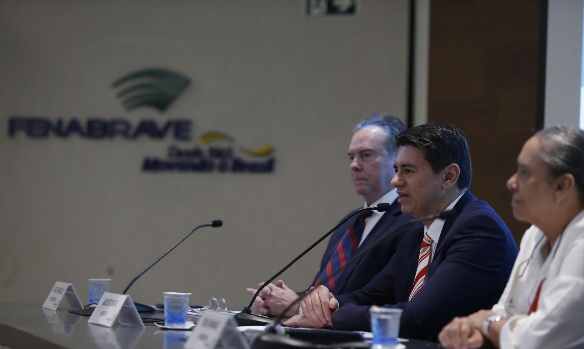 São Paulo (SP), 08/01/2025 - Coletiva de imprensa da FENABRAVE com o presidente Arcelio Alceu dos Santos Jr e Marcelo Franciulli (Diretor Executivo) e Tereza Fernandez ( TF Consultoria). Foto: Paulo Pinto/Agência Brasil