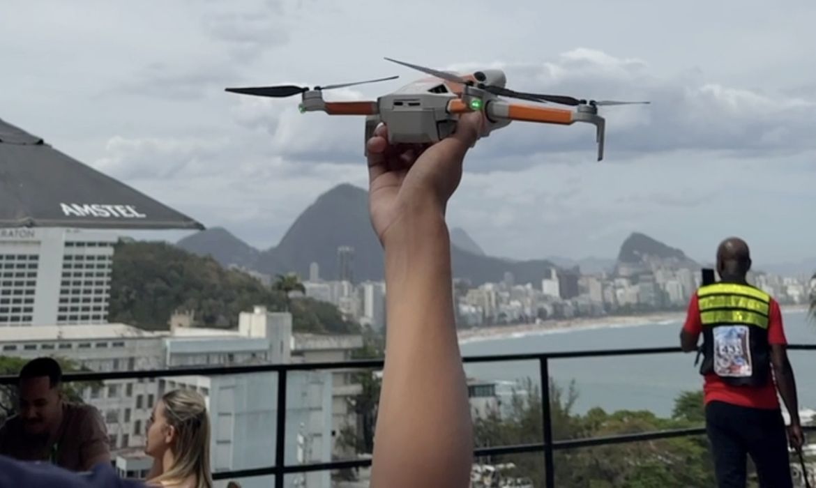 Vídeos de drones incrementam turismo em comunidades cariocas. Foto: Na Favela Drone/Thais Dutra
