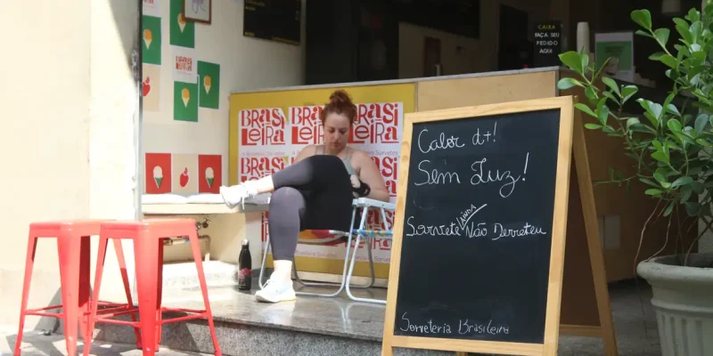 São Paulo (SP), 18/03/2024 - Comércio em Vila Buarque durante apagão de energia da Enel que atinge a região central. Foto: Rovena Rosa/Agência Brasil