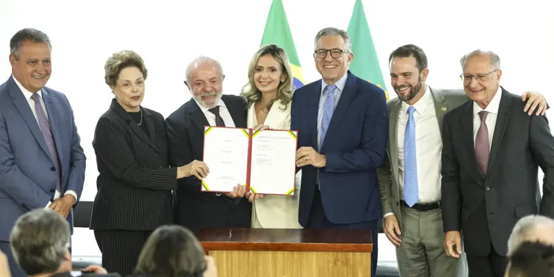 Brasília (DF), 07/01/2026 - O presidente Luiz Inácio Lula da Silva durante cerimônia para anúncio da Rede Nacional de Hospitais e Serviços Inteligentes do SUS e assinatura de contrato de empréstimo com o Banco do BRICS (NDB) para a implantação do primeiro hospital inteligente do Brasil, em cerimônia no Palácio do Planalto. Foto: Marcelo Camargo/Agência Brasil