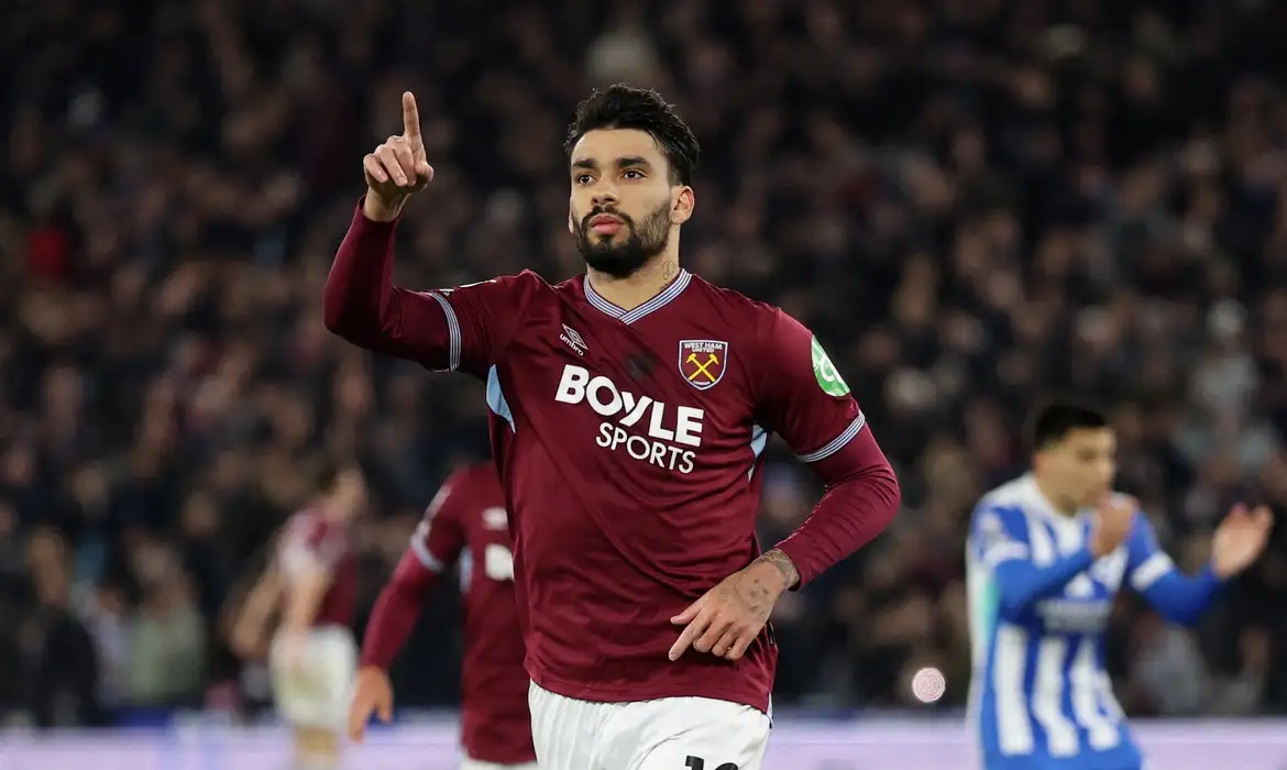Lucas Paquetá durante partida do West Ham contra o Brighton & Hove Albion pelo Campeonato Inglês
30/12/2025 Action Images via Reuters/John Sibley