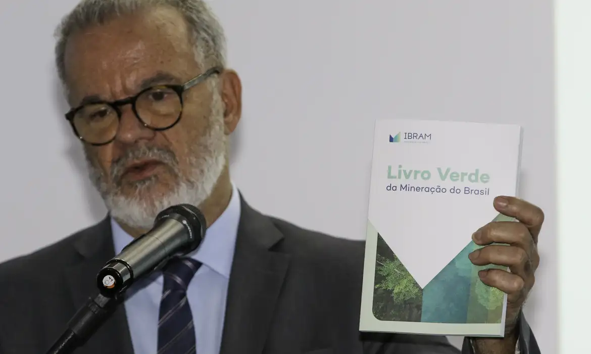 O diretor do IBRAM, Raul Jungmann, discursa durante celebração dos 46 anos do Instituto Brasileiro de Mineração (Ibram),