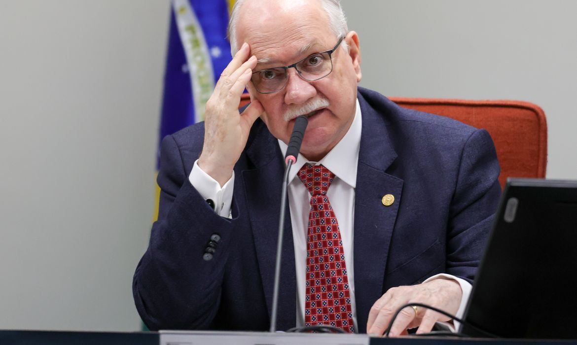 Brasília (DF) 09/12/2024  O ministro do STF,  Edson Fachin, relator do recurso que trata da relação entre motoristas e plataformas digitais de transporte, preside audiência pública para tratar do tema  Foto: Fabio Rodrigues-Pozzebom/ Agência Brasil