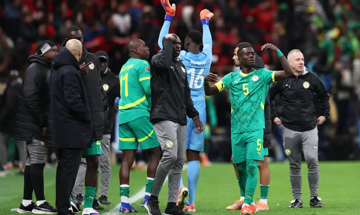 Soccer Football - CAF Africa Cup of Nations - Morocco 2025 - Final - Senegal v Morocco - Prince Moulay Abdellah Stadium, Rabat, Morocco - January 18, 2026 Senegal's Idrissa Gueye gestures to his teammates to leave the pitch after a penalty is awarded to Morocco REUTERS/Amr Abdallah Dalsh