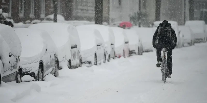 Tempestade 'Elli' traz neve e temperaturas congelantes para partes da Alemanha
09/01/2026
REUTERS/Fabian Bimmer