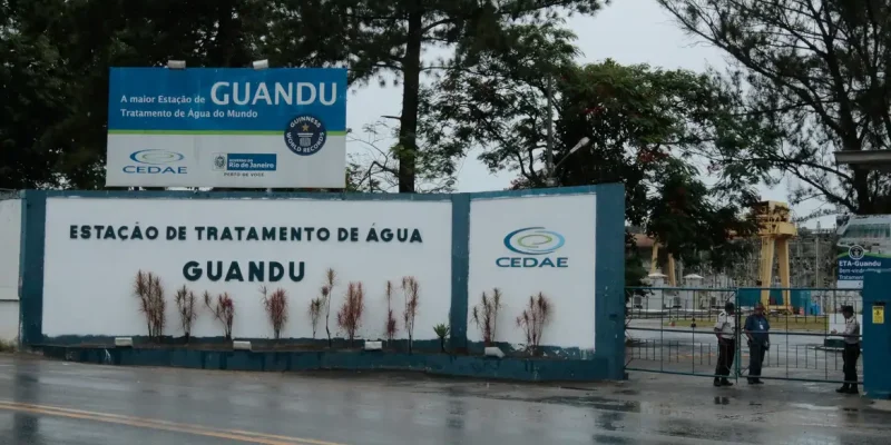 Fachada da Estação de Tratamento de Água Guandu, em Nova Iguaçu, na Baixada Fluminense.