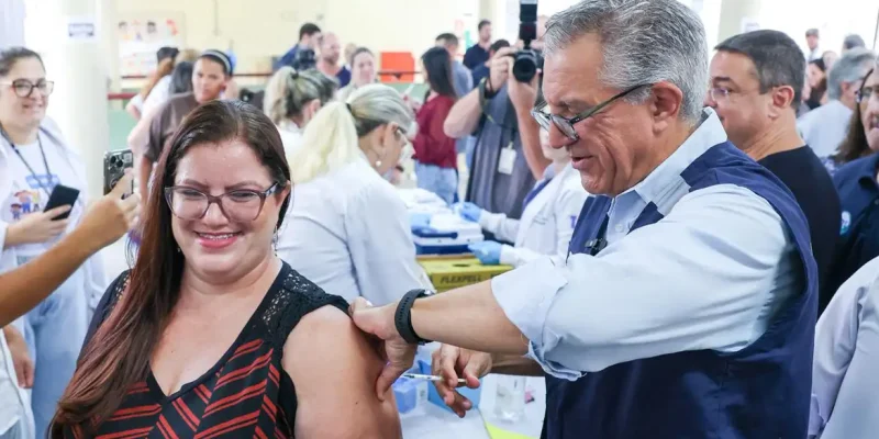 Botucatu (SP), 18/01/2026 - O ministro da Saúde, Alexandre Padilha, iniciou a vacinação contra a dengue com a primeira vacina 100% nacional, de dose única, desenvolvida pelo Instituto Butantan. Foto: Walterson Rosa/MS