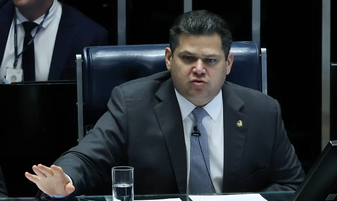 Brasília 03/12/2025 Senador e presidente do Congresso, Davi Alcolumbre, durante discurso contra o STF.  Foto Lula Marques/Agência Brasil