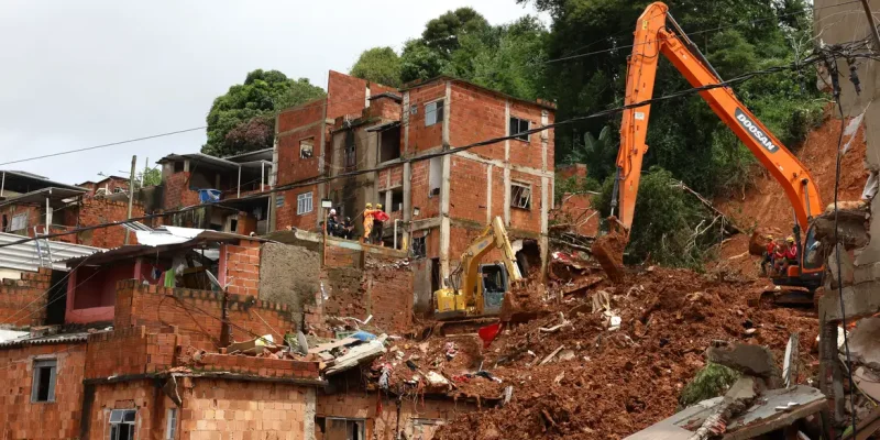 Juiz de Fora (MG), 27/02/2026 - Buscas pela última criança desaparecida no deslizamento de terra ocorrido durante tempestade da noite de segunda-feira, 22 de fevereiro, que vitimou 21 pessoas e deixou várias casas destruídas no bairro Jardim Burnier. Foto: Rovena Rosa/Agência Brasil