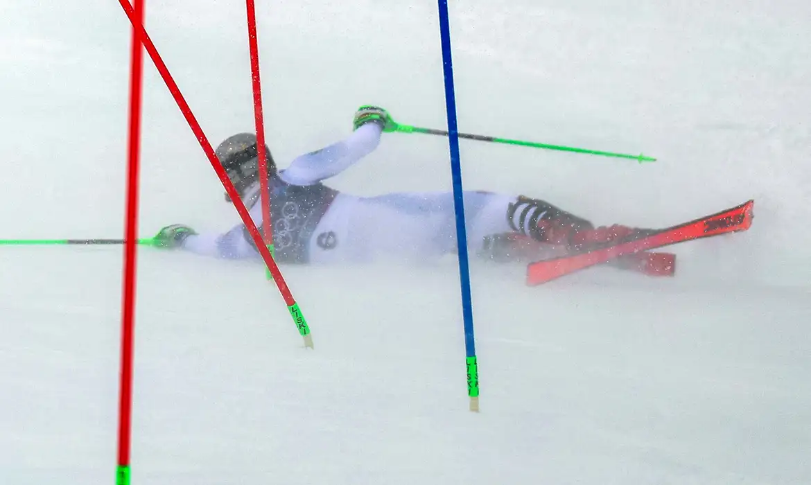 Milano Cortina 2026 Olympics - Alpine Skiing - Men's Slalom Run 1 - Stelvio Ski Centre, Bormio, Italy - February 16, 2026.
Lucas Pinheiro Braathen of Brazil falls during his first run in the Men's Slalom REUTERS/Gintare Karpaviciute