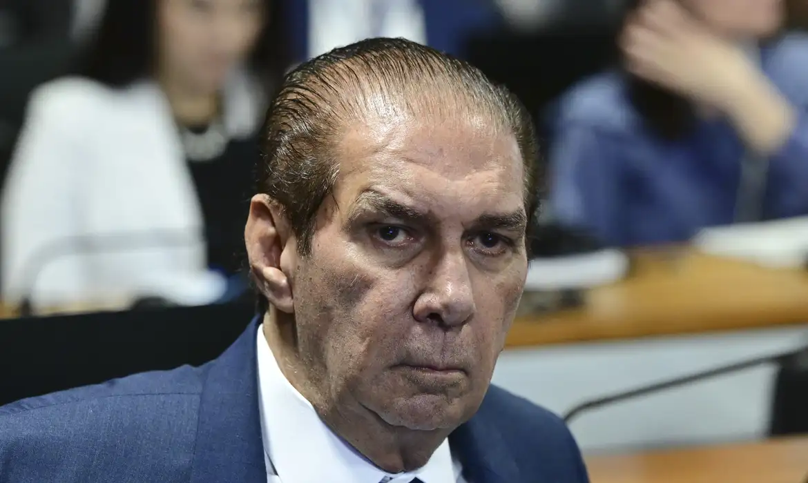 Comissão de Constituição, Justiça e Cidadania (CCJ) realiza reunião para sabatinar indicados para o Superior Tribunal Militar (STM), Procuradoria-Geral da República (PGR), Conselho Nacional de Justiça (CNJ) e Conselho Nacional do Ministério Público (CNMP).

Bancada:
senador Jader Barbalho (MDB-PA).

Foto: Geraldo Magela/Agência Senado