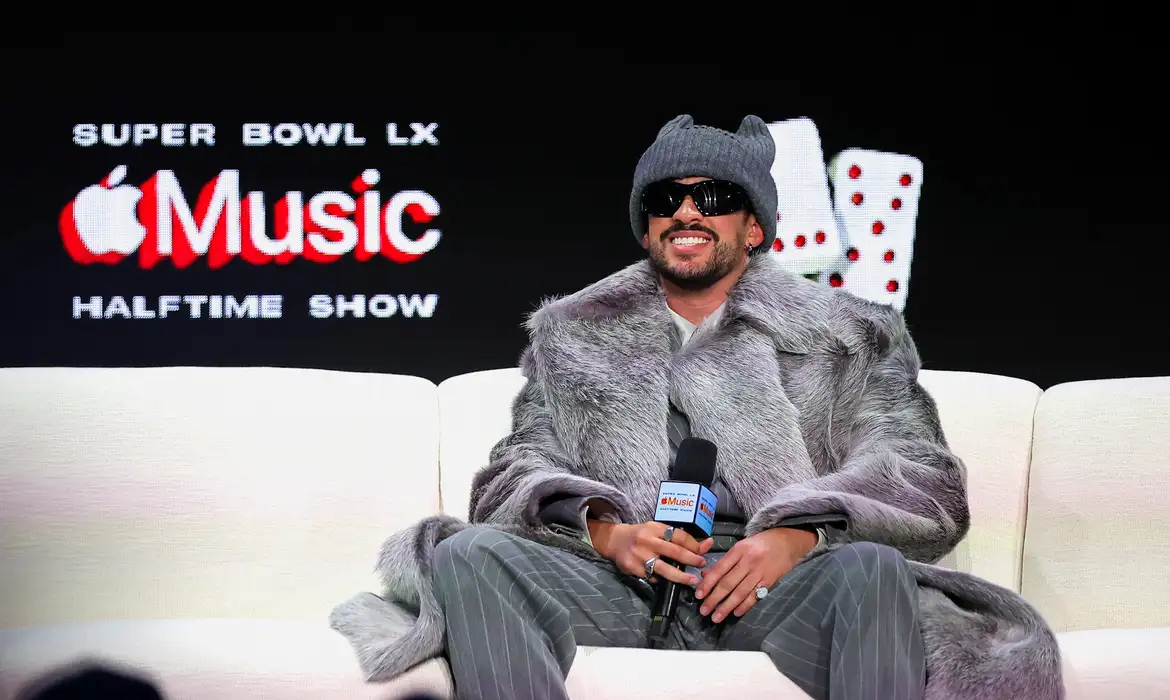Bad Bunny dá entrevista coletiva em São Francisco
05/02/2026
REUTERS/Carlos Barria