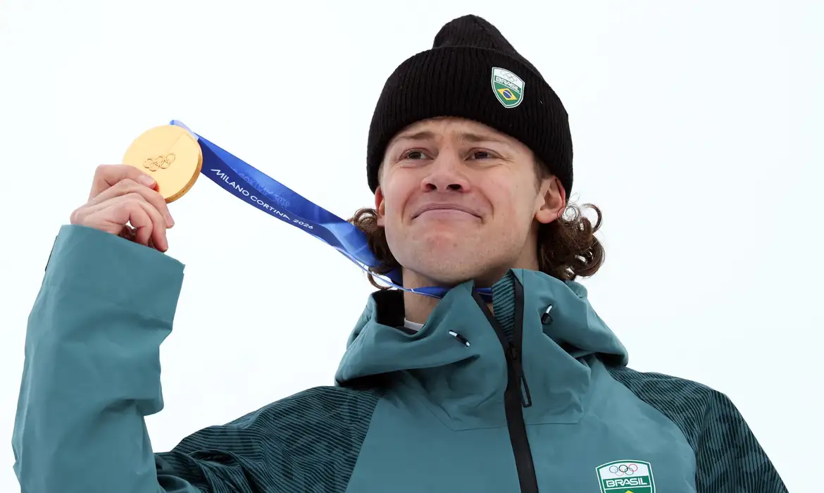 Milano Cortina 2026 Olympics - Alpine Skiing - Men's Giant Slalom Victory Ceremony - Stelvio Ski Centre, Bormio, Italy - February 14, 2026.
Gold medallist Lucas Pinheiro Braathen of Brazil celebrates on the podium after winning the Men's Giant Slalom REUTERS/Gintare Karpaviciute