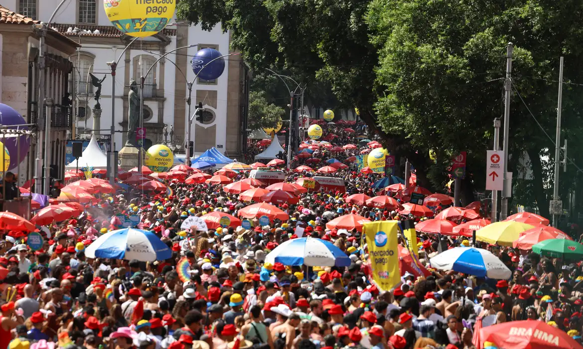 Rio de Janeiro (RJ), 14/02/2026 – O bloco Cordão da Bola Preta desfila no sábado de carnaval no centro do Rio de Janeiro. Foto: Tomaz Silva/Agência Brasil