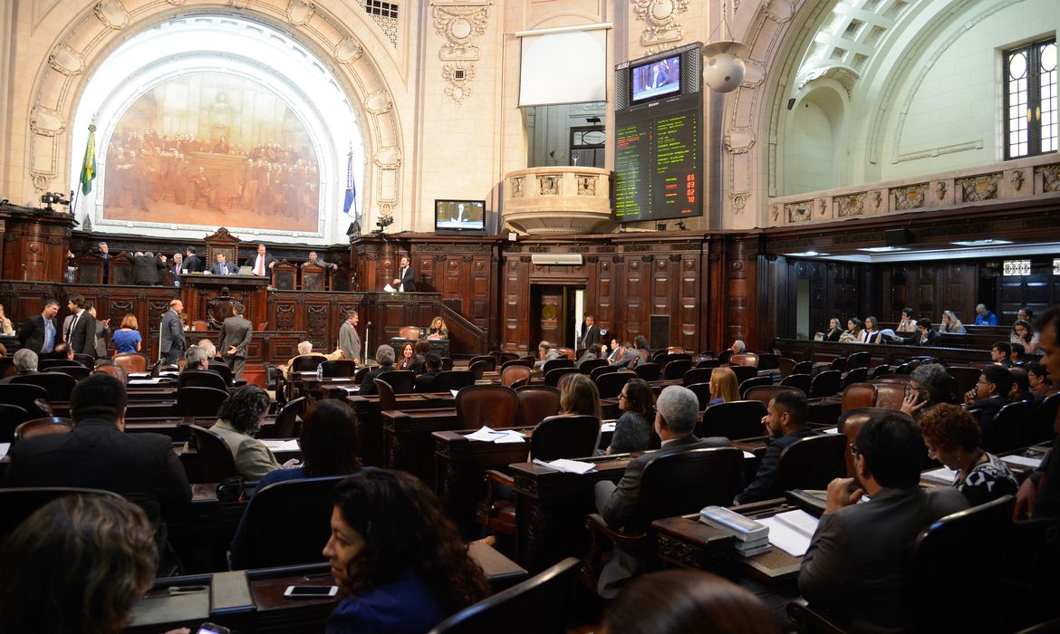 Rio de Janeiro - A Assembleia Legislativa do Rio de Janeiro aprova as contas do governo Pezão referentes ao ano de 2016 (Fernando Frazão/Agência Brasil)