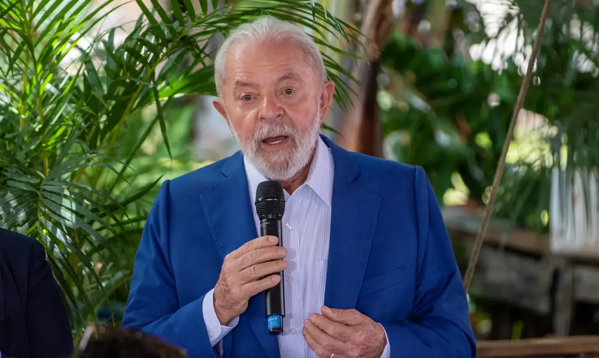 Brasília, DF 08/03/2024 O presidente da República, Luiz Inácio Lula da Silva, participa nesta sexta-feira, 8 de março, de almoço alusivo ao Dia Internacional das Mulheres, no Restaurante Tia Zélia, na Vila Planalto, em Brasília. A primeira-dama, Janja Lula da Silva,  a ministra das Mulheres, Cida Gonçalves, e outras ministras, participam do encontro, que reuniu servidoras do Governo Federal.  Foto: Fabio Rodrigues-Pozzebom/ Agência Brasil