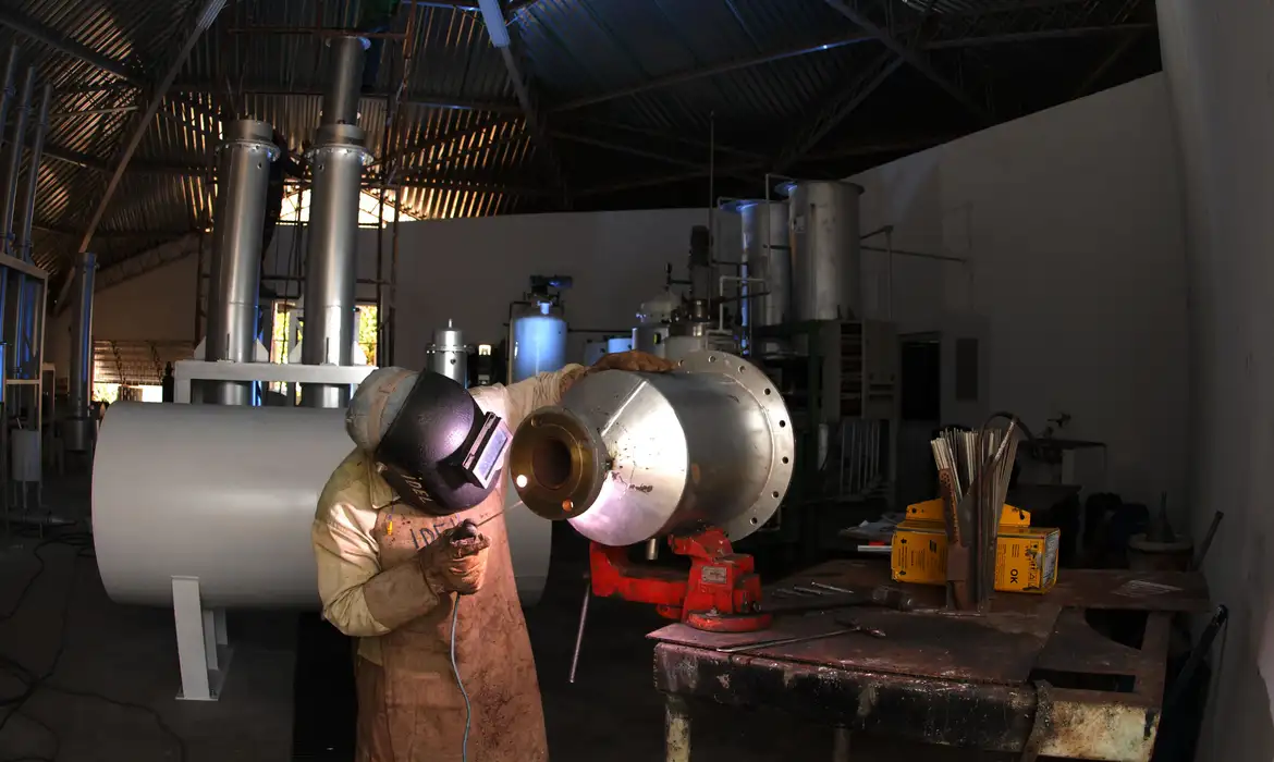 Montagem da Unidade experimental de produção de biodiesel da NUTEC.
Fortaleza (CE) 16.08.2006,indústrias; fábricas,  produção de biodiesel da NUTEC