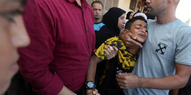 Palestinos lamentam morte por ataques israelenses em Deir Al-Balah, centro de Gaza
 9/10/2024    Reuters/Ramadan Abed/Proibida reprodução