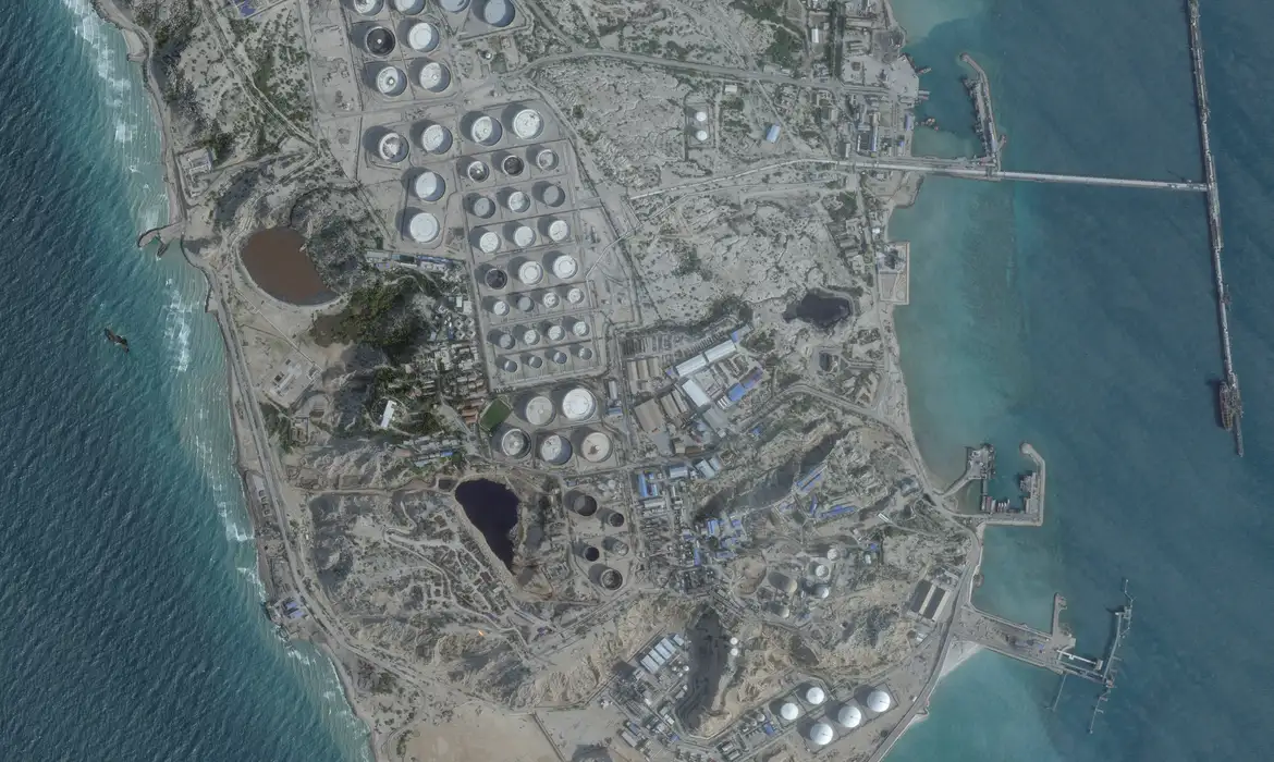 Imagem de satélite mostra um terminal petrolífero na Ilha Kharg
25/02/2026
Planet Labs PBC/Divulgação via REUTERS