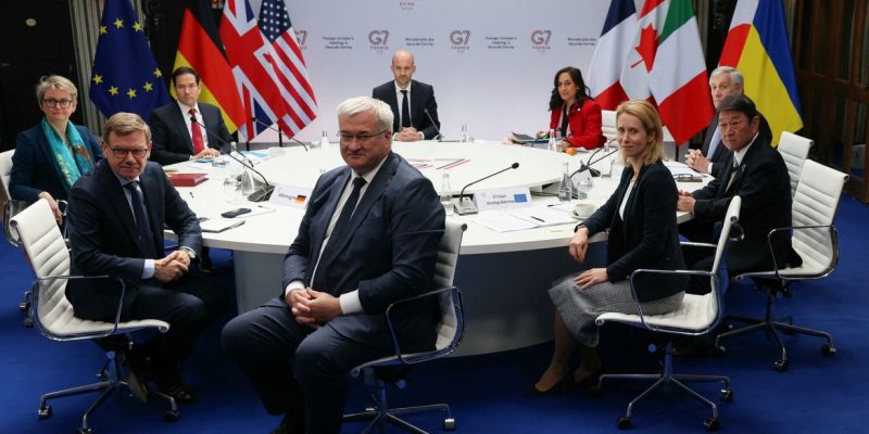 Ministros das Relações Exteriores do G7 em Vaux-de-Cernay Abbey, perto de Paris
 27/3/2026    ALAIN JOCARD/Pool via REUTERS