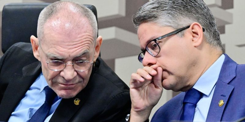 CPI do Crime Organizado (CPICRIME) realiza oitiva do fundador e ex-presidente do Conselho de Administração da Reag Investimentos.

A CPI apura suspeitas de lavagem de dinheiro e uso do comércio de joias para movimentar recursos de facções, além de avaliar a eficácia das políticas públicas de combate à lavagem de dinheiro no País. 

A finalidade da comissão é apurar a atuação, expansão e o funcionamento de organizações criminosas no território brasileiro, em especial de facções e milícias, de modo a permitir a identificação de soluções adequadas para o seu combate, especialmente por meio do aperfeiçoamento da legislação atualmente em vigor. 

Mesa: 
presidente da CPICRIME, senador Fabiano Contarato (PT-ES);
relator da CPICRIME, senador Alessandro Vieira (MDB-SE).

Foto: Geraldo Magela/Agência Senado