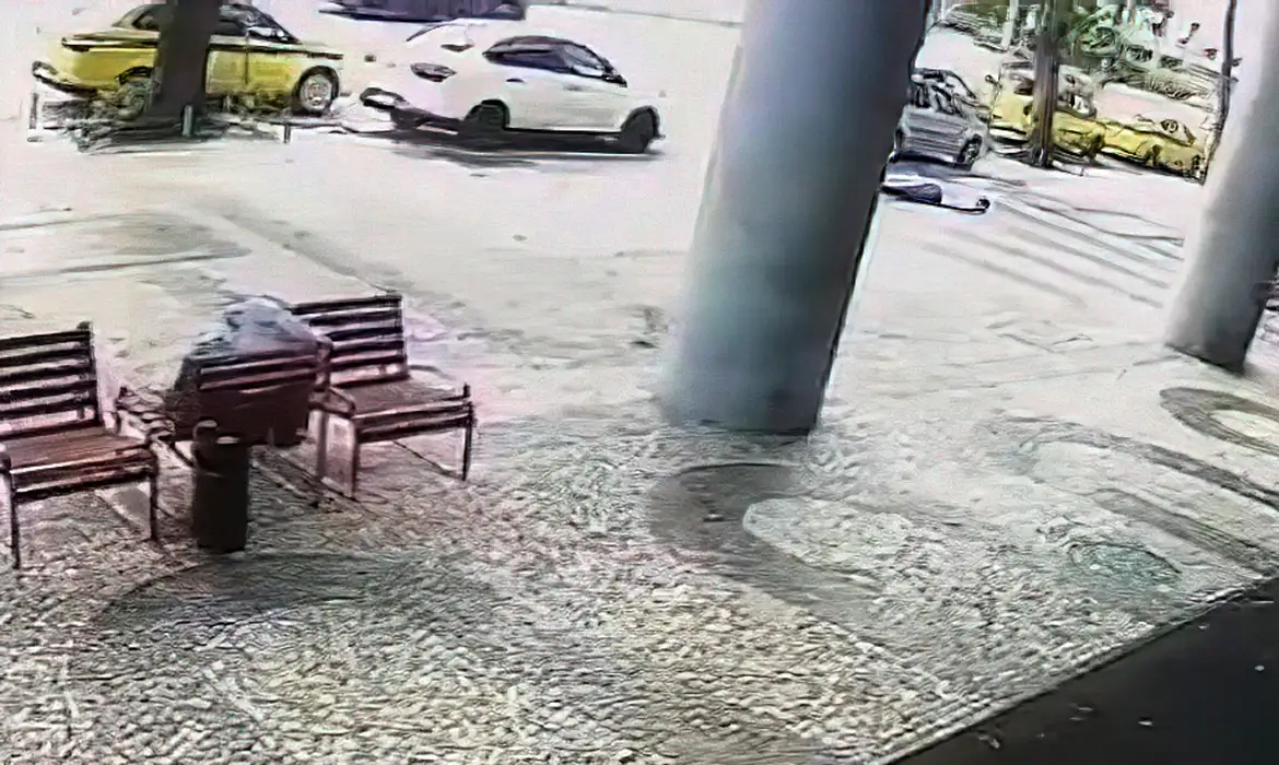 Justiça mantém presos três suspeitos de matar advogado no Rio - Rodrigo Marinho Crespo foi morto com pelo menos dez tiros em 26 de fevereiro, perto da sede da Ordem dos Advogados do Brasil, no centro do Rio. CFTV/Redes Sociais