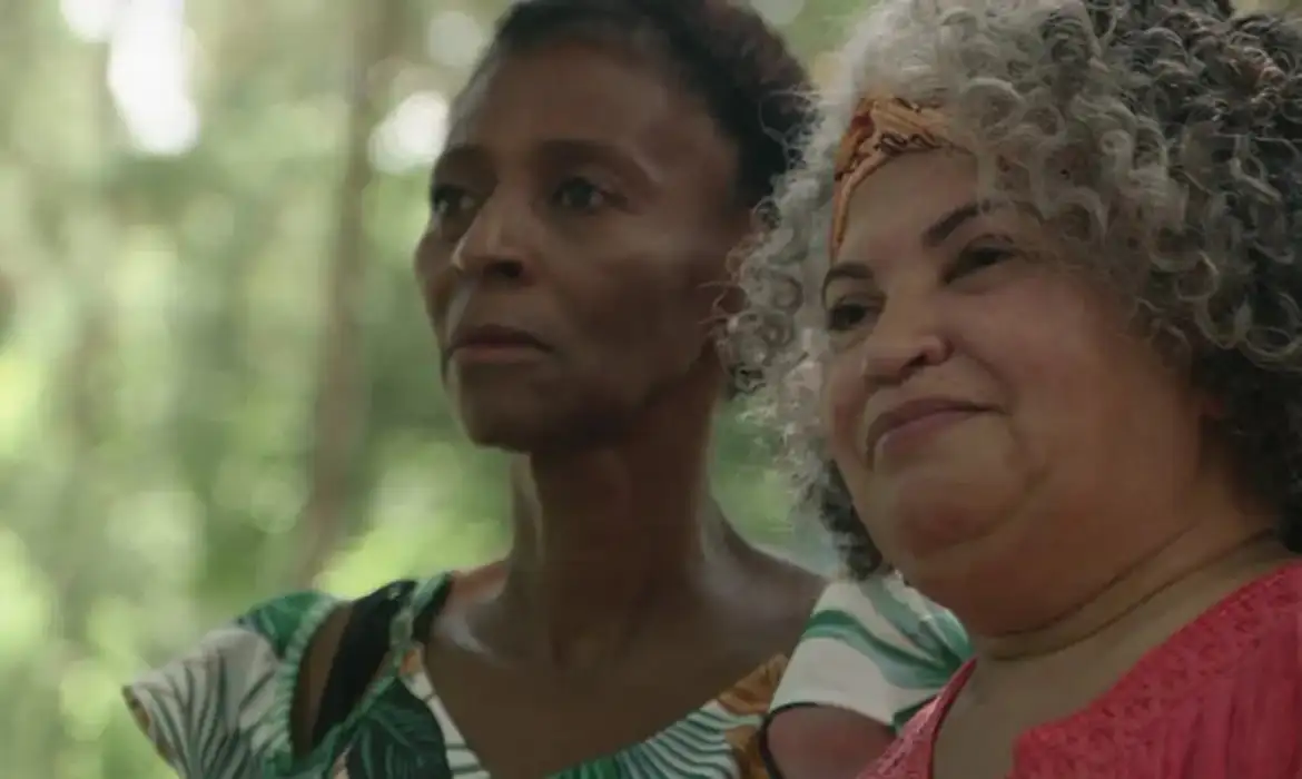 Brasília (DF), 12/03/2026 - Em continuidade à programação especial dedicada ao Mês da Mulher, a TV Brasil e o Canal Educação, emissora governamental, exibem simultaneamente o documentário “Quando elas se movimentam”, às 21h, neste sábado (14). Em seguida, apenas na TV Brasil, emissora pública da Empresa Brasil de Comunicação (EBC), será transmitido a obra “Escola de Homens”, que trata sobre o tema da violência doméstica. Foto: TV Senado/Divulgação