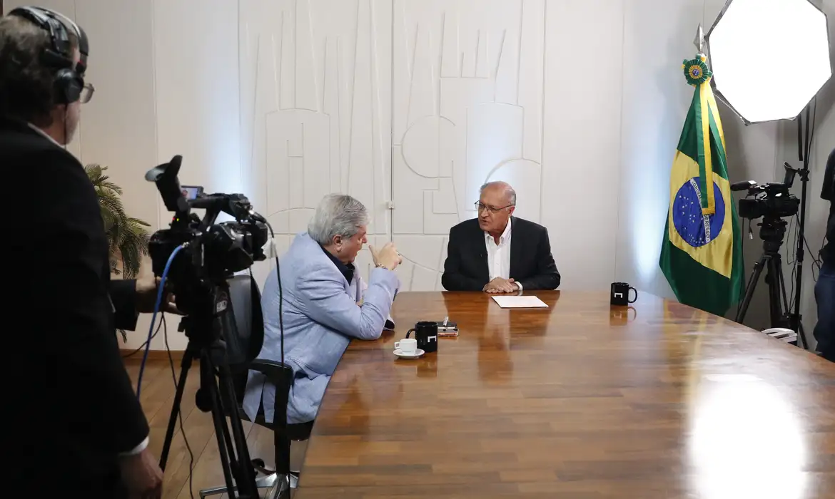 Brasília (DF), 06/03/2026 - Apresentador Datena durante entrevista com o Vice-Presidente da República, Geraldo Alckmin, para o programa Na Mesa com Datena. Foto: Bruno Peres/Agência Brasil