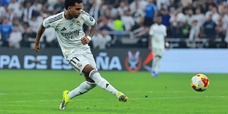 Rodrygo durante partida do Real Madrid contra o Atlético de Madri pela Supercopa da Espanha
08/01/2026 REUTERS/Stringer