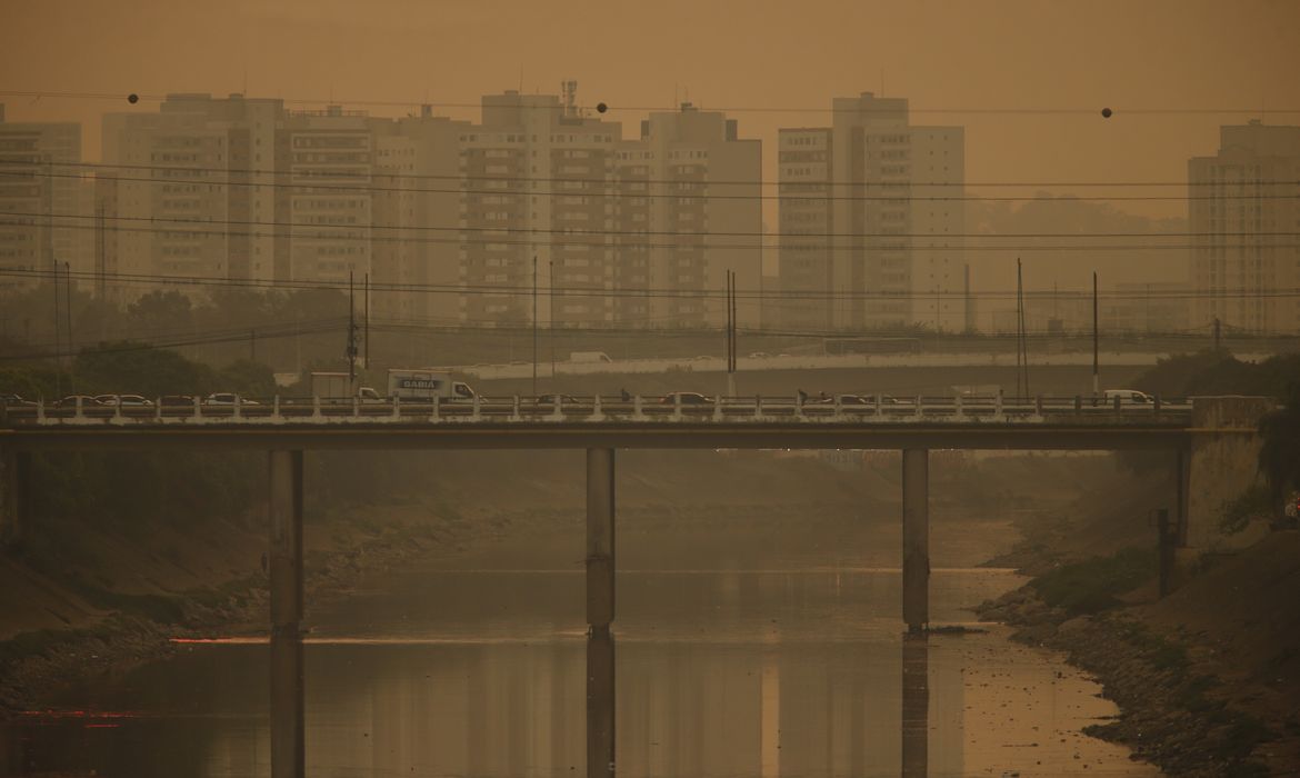 São Paulo (SP), 13/09/2024 - Poluição e qualidade do ar ruim na cidade de São Paulo, vista desde o Rio Tietê.

Foto: Paulo Pinto/Agencia Brasil
