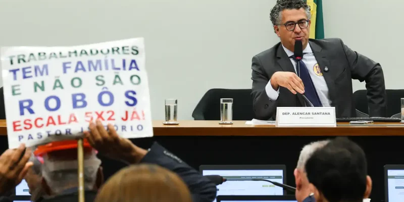 Brasília – DF- 29/04/2026 – Instalação da comissão especial da Câmara que vai analisar as propostas que acabam com a escala 6x1. ( Presidente da Comissão deputado, Alencar Santana).  Foto: Lula Marques/ Agência Brasil.