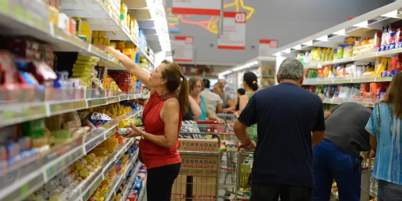 Supermercados reforçam segurança na Grande Vitória.
Foto: Tânia Rêgo/Agência Brasil/Arquivo