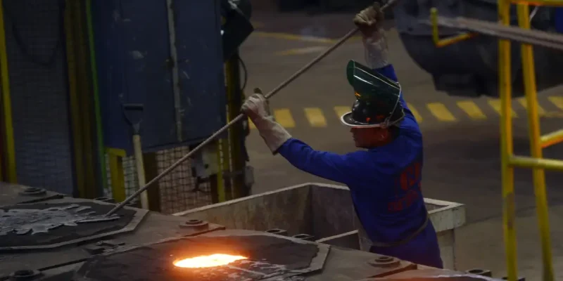 Metalúrgica Durametal, durante fabricação de cubos de rodas.
Fortaleza (CE) 17.07.2014 - Foto: José Paulo Lacerda