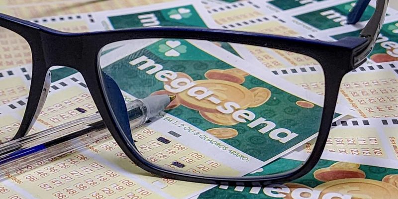 22/06/2023 - Brasília - Mega-Sena, concurso da  Mega-Sena, jogos da  Mega-Sena, loteria da  Mega-Sena. - Volantes da Mega Sena sendo preenchidos para apostas em casas lotéricas da Caixa. Foto: Rafa Neddermeyer/Agência Brasil