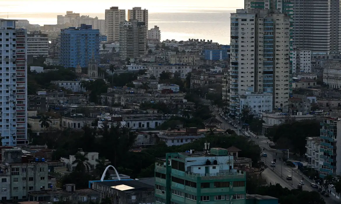 Solar panels are installed on the roof of a building housing the Board of Trustees of the House of the Hebrew Community of Cuba, as Cubans grapple with an ongoing energy crisis exacerbated by fuel shortages, Havana, Cuba February 19, 2026. REUTERS/Norlys Perez