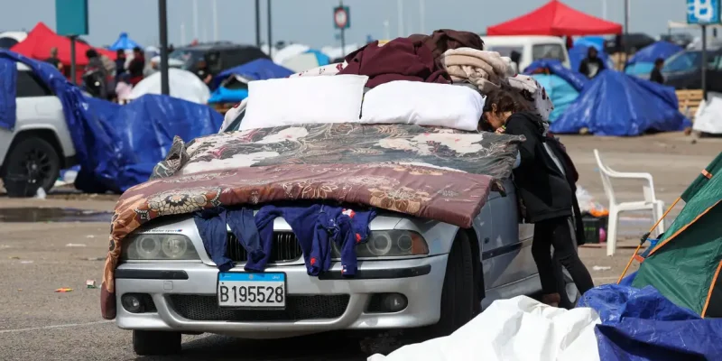 Deslocados buscam abrigo após escalada de violência entre Hezbollah e Israel em Beirute
 22/3/2026     REUTERS/Amr Abdallah Dalsh