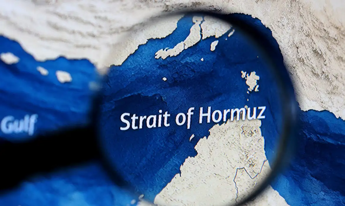 Ilustração mostra o mapa do Estreito de Ormuz
23 de março de 2026
REUTERS/Dado Ruvic
