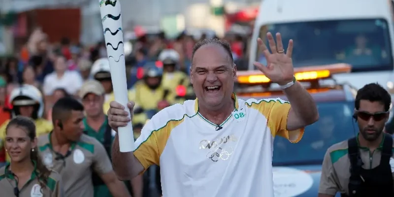 Oscar Schmidt participa do revezamento da tocha olímpico dos Jogos Rio 2016 em Natal
4 de junho de 2016
Marcos de Paula/Cortesia da Rio2016/Divulgação via Reuters