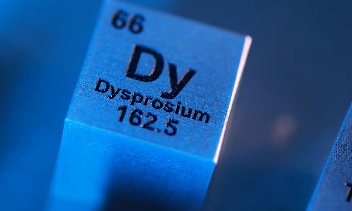 Londres - 20/04/2026 - Bloco com o símbolo, número atômico e número de massa do disprósio (Dy), uma terra rara pesada. REUTERS/Dado Ruvic/Illustration/Proibida reprodução.