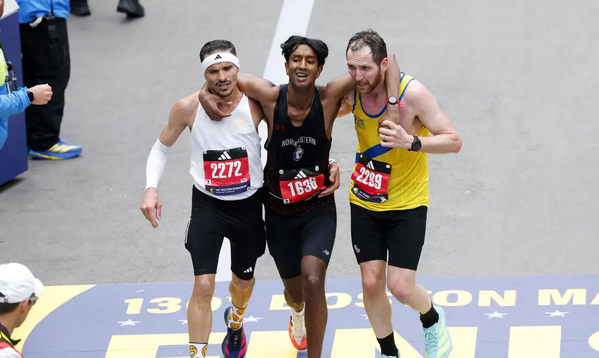 Robson De Oliveira, Ajay Haridasse, Aaron Beggs, maratona de boston