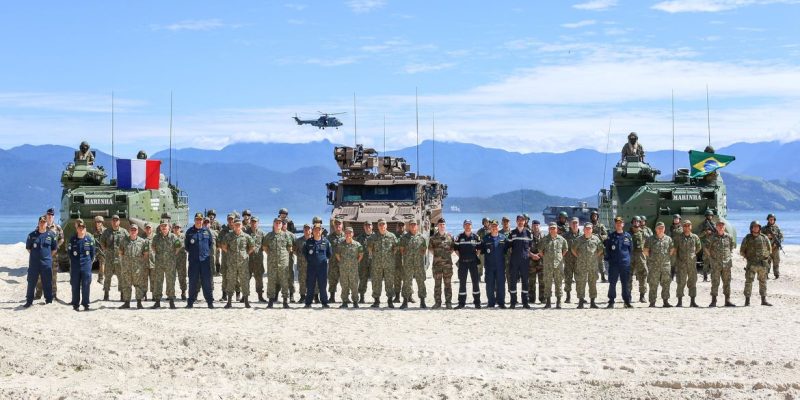 Rio de Janeiro (RJ), 23/04/2026 - FOTO DE ARQUIVO - O grupo naval francês Jeanne D`Arc realiza, no Rio de Janeiro, uma das principais missões de formação e projeção da Marinha Nacional Francesa. Mais de 1,3 mil militares franceses e brasileiros participam da ação que busca desenvolver técnicas de trabalho em comum entre Marinha e Exército franceses e a Marinha do Brasil. Foto: Marinha do Brasil/Divulgação